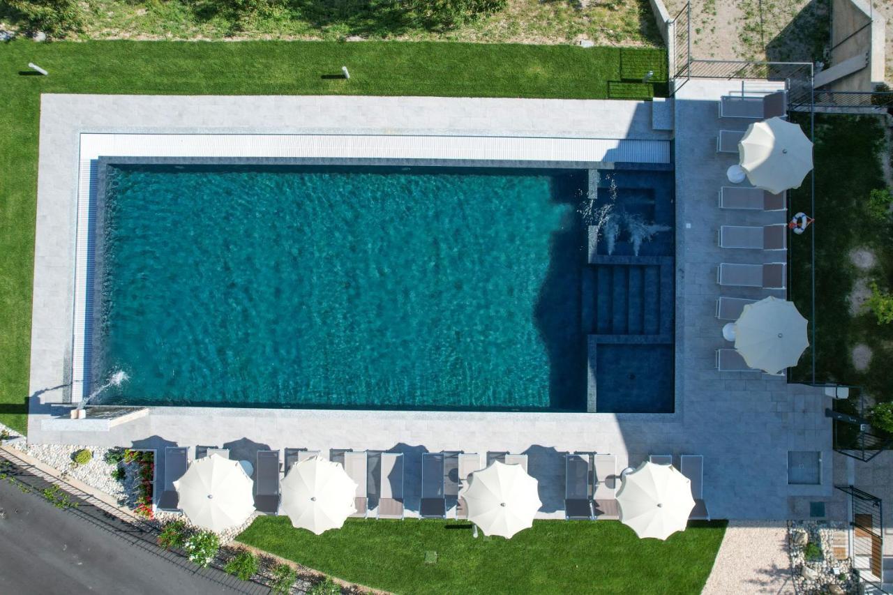 Borgo Ermanno Aparthotel Тиняле Екстериор снимка